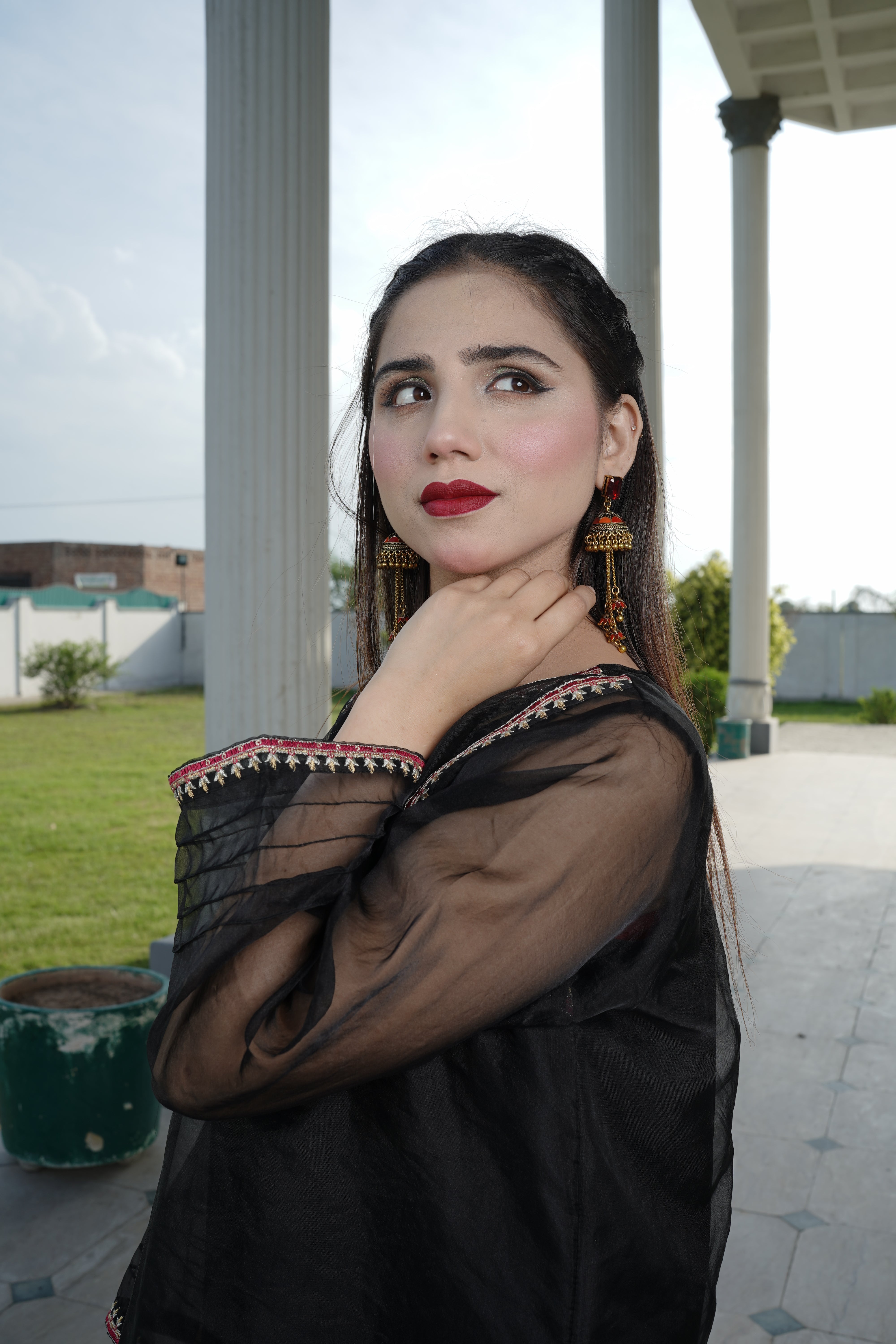 2-piece pure organza Embroidered Suit (B11213)