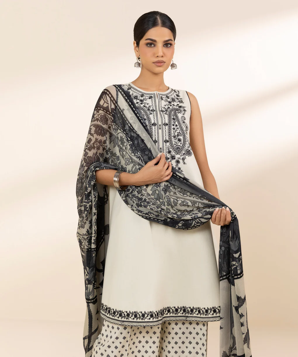 3 Piece - Embroidered Lawn Suit