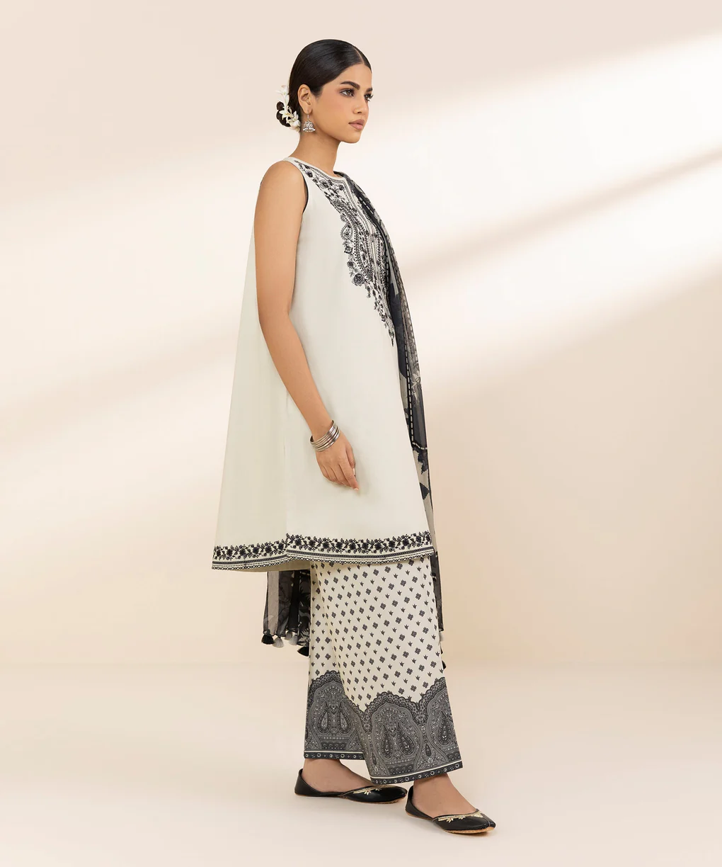 3 Piece - Embroidered Lawn Suit